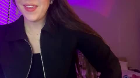 Snapshot of laineylifts chatting on 01-19-26, 01:20 Lainey online show from 01-19-26, 01:20