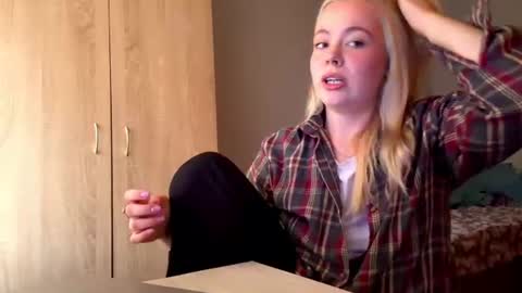 Snapshot of laino_ chatting on 08-03-26, 04:44 Omilia online show from 08-03-26, 04:44