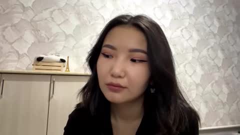 Luna online show from 09-10-25, 03:12