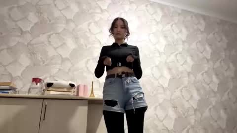 Luna online show from 09-22-25, 03:14