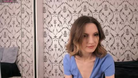Julia online show from 05-28-26, 06:54