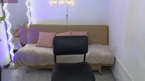 Lala  online show from 10-13-25, 07:03