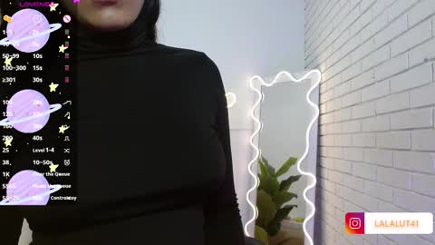 Lala  online show from 10-19-25, 11:44