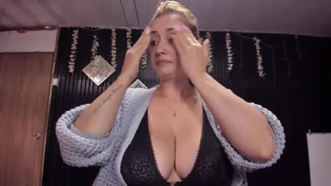 Snapshot of lalanaughty1 chatting on 03-29-26, 12:27 Sofi online show from 03-29-26, 12:27