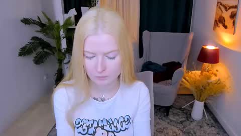 Snapshot of laly_peach chatting on 03-07-26, 06:32 Laly online show from 03-07-26, 06:32