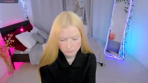 Snapshot of laly_peach chatting on 03-11-26, 11:27 Laly online show from 03-11-26, 11:27