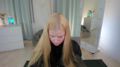 Snapshot of laly_peach chatting on 03-14-26, 07:03 Laly online show from 03-14-26, 07:03
