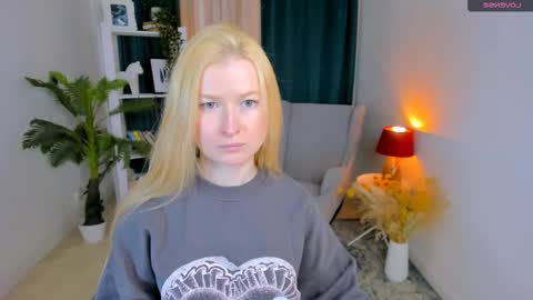 Snapshot of laly_peach chatting on 03-18-26, 11:46 Laly online show from 03-18-26, 11:46