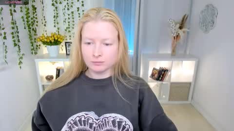 Snapshot of laly_peach chatting on 03-21-26, 07:46 Laly online show from 03-21-26, 07:46