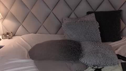 Snapshot of lalycastro chatting on 01-19-25, 01:53 Laly Castro online show from 01-19-25, 01:53