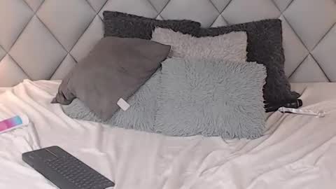 Snapshot of lalycastro chatting on 02-17-25, 01:25 Laly Castro online show from 02-17-25, 01:25