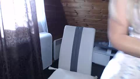 Snapshot of lamadrina006 chatting on 10-14-25, 07:53 LaMadrina006 online show from 10-14-25, 07:53