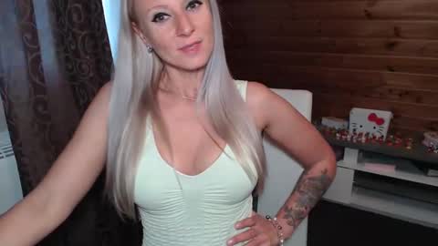 LaMadrina006 online show from 05-11-26, 07:36