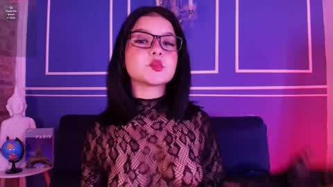 Snapshot of lana_beket_ chatting on 10-22-25, 11:21 Lana online show from 10-22-25, 11:21