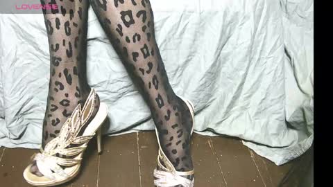 lana_legs53 online show from 11-17-25, 02:56
