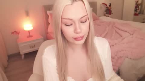 Snapshot of lana_mazy chatting on 12-15-25, 04:06 Lana online show from 12-15-25, 04:06