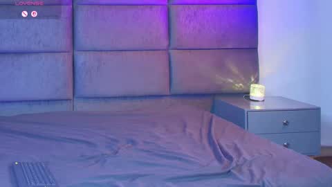 valentino moon online show from 05-15-26, 02:18
