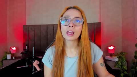 Snapshot of lanaamills chatting on 10-19-25, 05:08 Lana online show from 10-19-25, 05:08