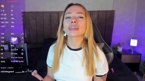 Snapshot of lanaamills chatting on 11-09-25, 03:38 Lana online show from 11-09-25, 03:38