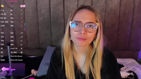 Snapshot of lanaamills chatting on 11-09-25, 03:43 Lana online show from 11-09-25, 03:43