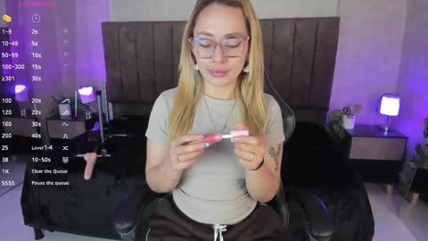 Snapshot of lanaamills chatting on 11-15-25, 05:05 Lana online show from 11-15-25, 05:05