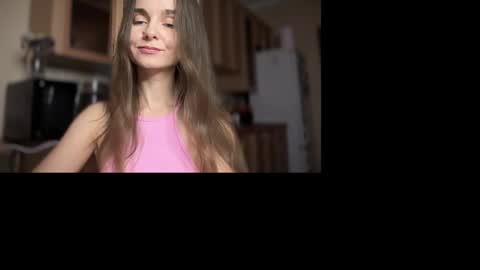 Snapshot of lanaloulou chatting on 12-04-24, 10:30 Lana online show from 12-04-24, 10:30
