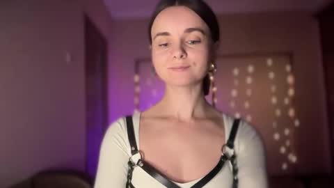 Snapshot of lanaloulou chatting on 09-11-25, 10:54 Lana online show from 09-11-25, 10:54