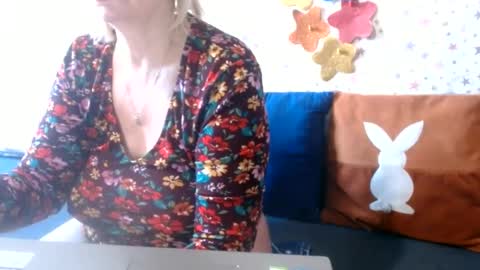 Snapshot of lanalovelyqueen chatting on 06-17-26, 07:33 LovelyQueen online show from 06-17-26, 07:33