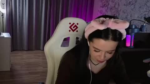 Monica online show from 05-07-26, 07:47