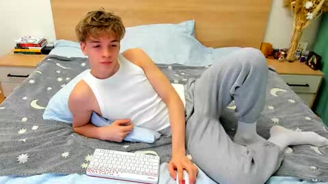 Fandi online show from 12-17-24, 05:29