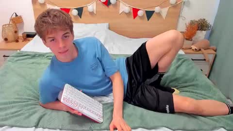 Fandi online show from 11-18-25, 07:24