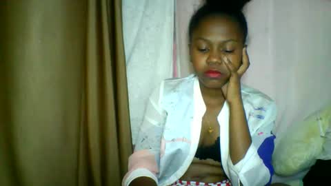 Snapshot of lara_belle chatting on 05-16-26, 12:40 lara_belle online show from 05-16-26, 12:40