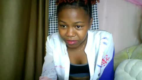 Snapshot of lara_belle chatting on 05-28-26, 04:32 lara_belle online show from 05-28-26, 04:32