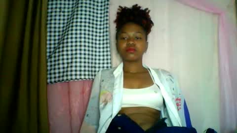 Snapshot of lara_belle chatting on 05-31-26, 11:17 lara_belle online show from 05-31-26, 11:17