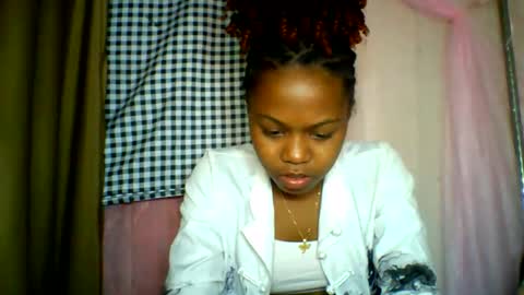 Snapshot of lara_belle chatting on 06-07-26, 04:44 lara_belle online show from 06-07-26, 04:44