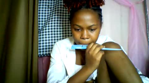 Snapshot of lara_belle chatting on 06-08-26, 01:28 lara_belle online show from 06-08-26, 01:28
