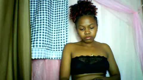 Snapshot of lara_belle chatting on 06-16-26, 10:40 lara_belle online show from 06-16-26, 10:40