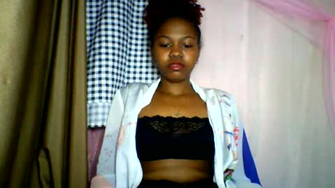 Snapshot of lara_belle chatting on 06-17-26, 09:49 lara_belle online show from 06-17-26, 09:49