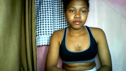 Snapshot of lara_belle chatting on 06-18-26, 09:47 lara_belle online show from 06-18-26, 09:47