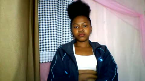 Snapshot of lara_belle chatting on 06-20-26, 12:52 lara_belle online show from 06-20-26, 12:52