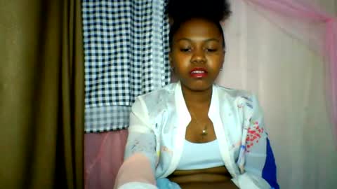 Snapshot of lara_belle chatting on 06-21-26, 01:13 lara_belle online show from 06-21-26, 01:13