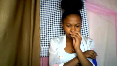 Snapshot of lara_belle chatting on 06-22-26, 03:25 lara_belle online show from 06-22-26, 03:25
