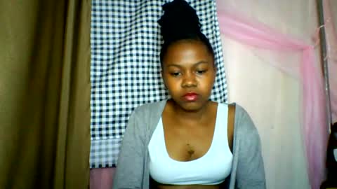 Snapshot of lara_belle chatting on 06-23-26, 05:05 lara_belle online show from 06-23-26, 05:05