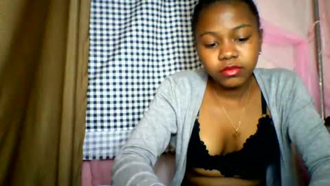 Snapshot of lara_belle chatting on 06-23-26, 05:33 lara_belle online show from 06-23-26, 05:33