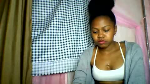 Snapshot of lara_belle chatting on 06-29-26, 10:15 lara_belle online show from 06-29-26, 10:15