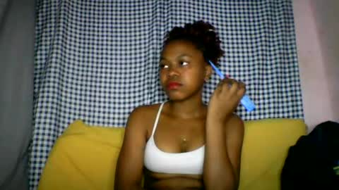 Snapshot of lara_belle chatting on 07-25-26, 12:25 lara_belle online show from 07-25-26, 12:25