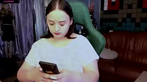 lara_benson_ online show from 12-20-25, 10:33