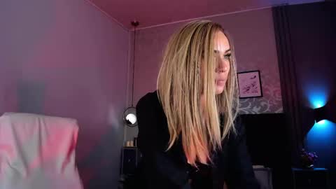 Lara online show from 02-12-25, 03:29