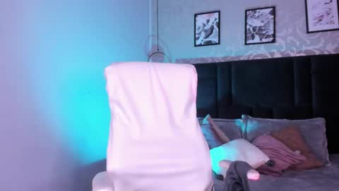 Lara online show from 02-22-25, 01:33