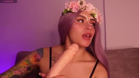 Lara online show from 10-30-25, 11:49